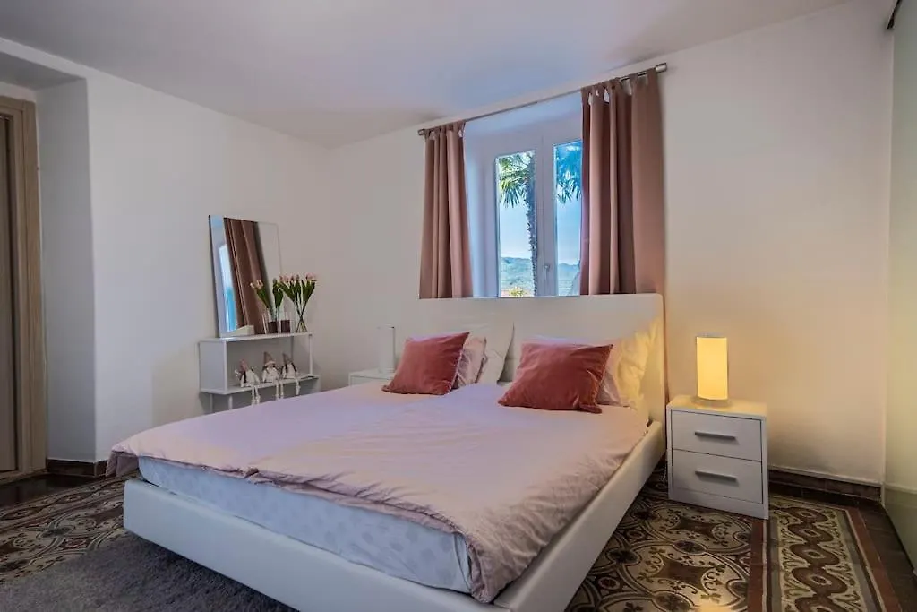 Holiday home Vicolo Dei Fiori Villa Luino